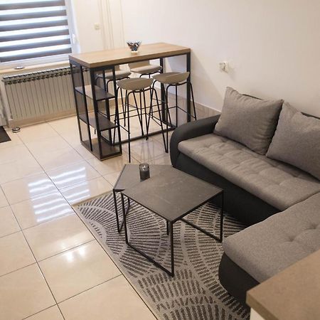 Studio Apartman Suburban Visnjevac ภายนอก รูปภาพ