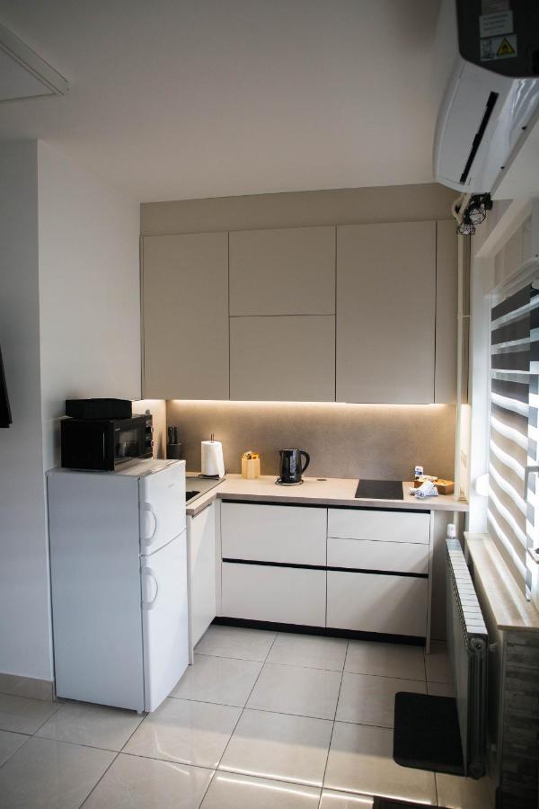 Studio Apartman Suburban Visnjevac ภายนอก รูปภาพ