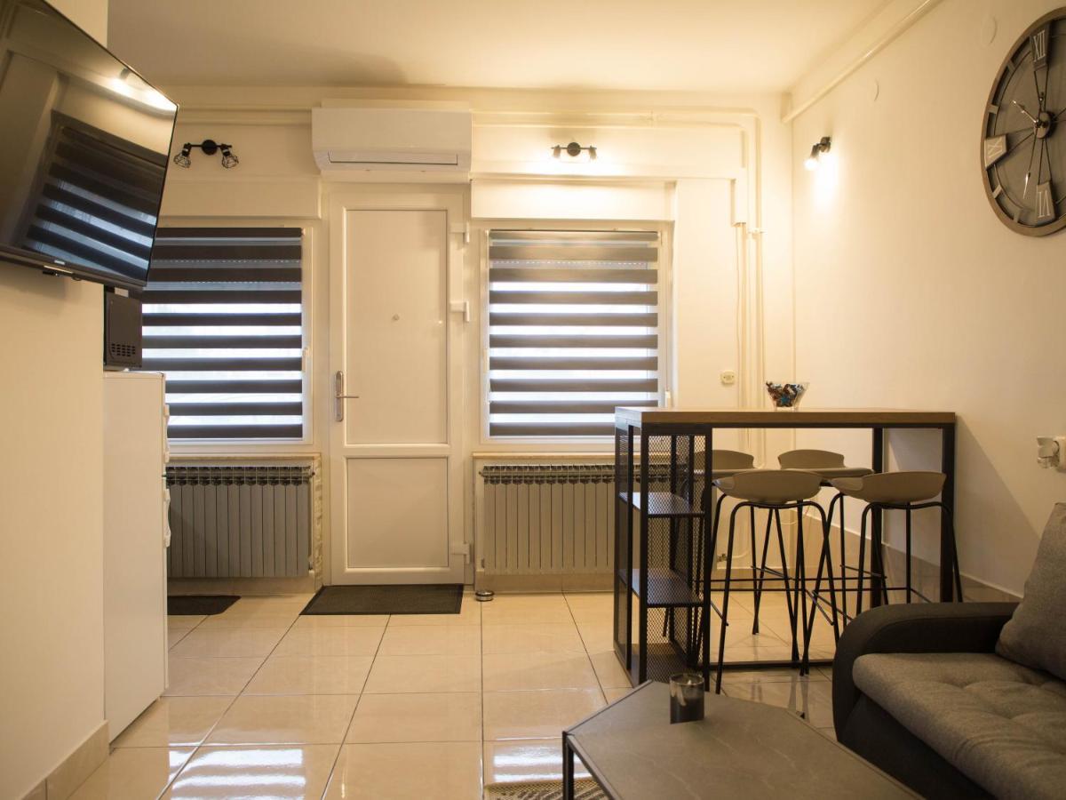 Studio Apartman Suburban Visnjevac ภายนอก รูปภาพ